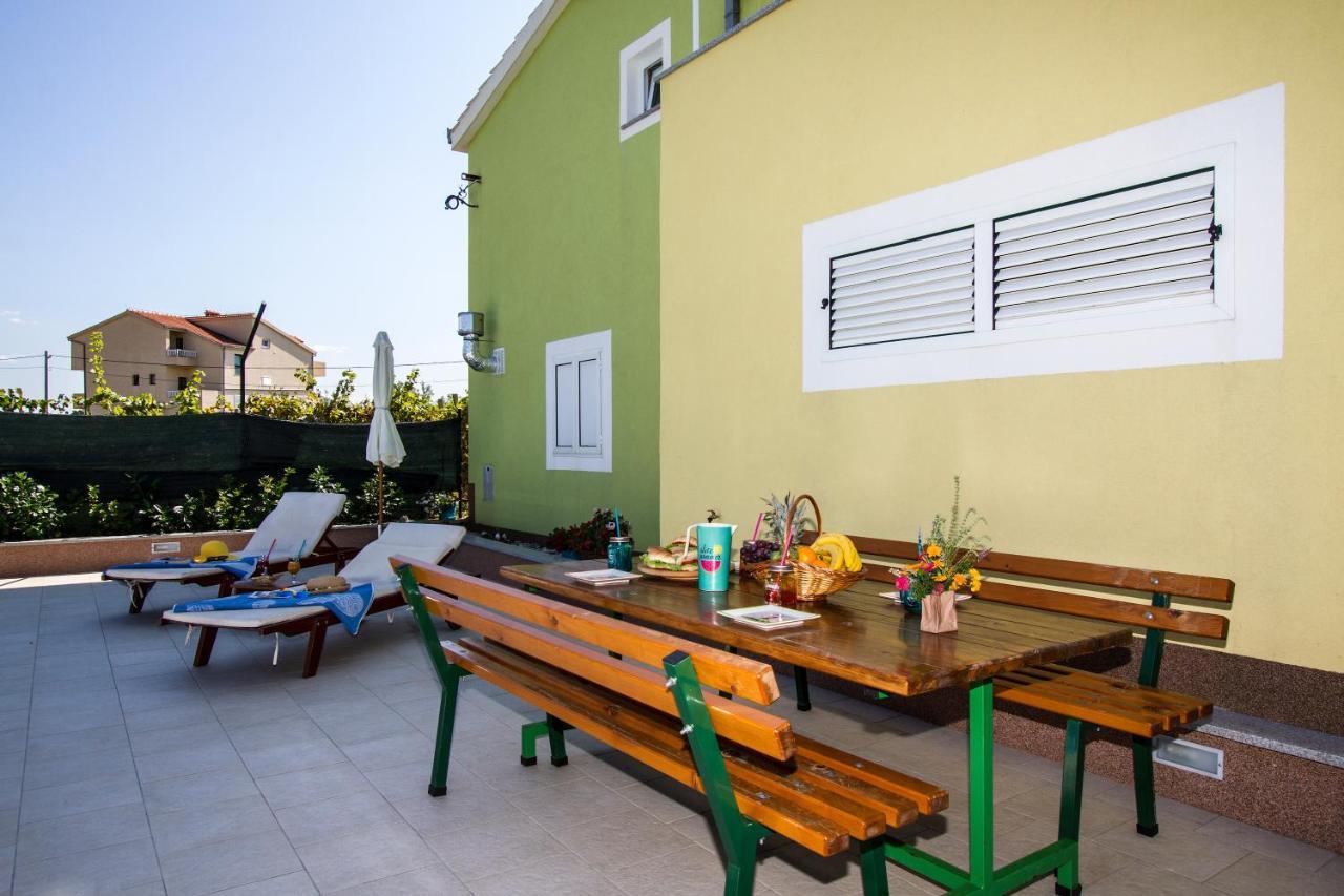 Holiday Residence Maja Katuni Exterior photo