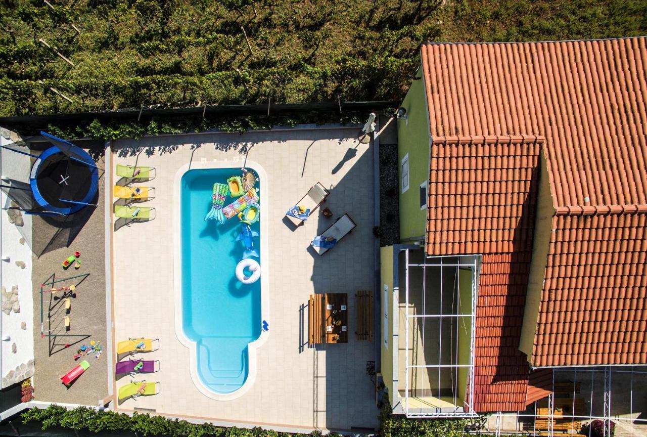 Holiday Residence Maja Katuni Exterior photo