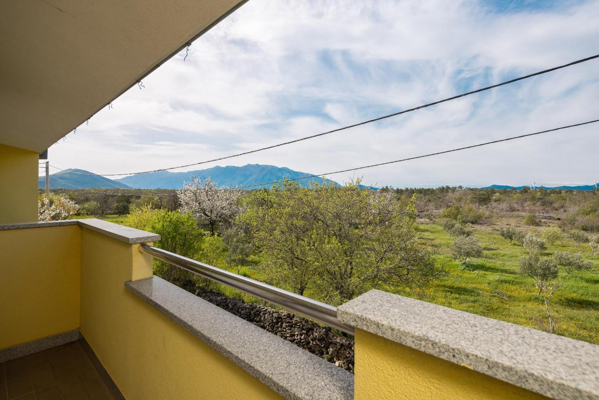 Holiday Residence Maja Katuni Exterior photo