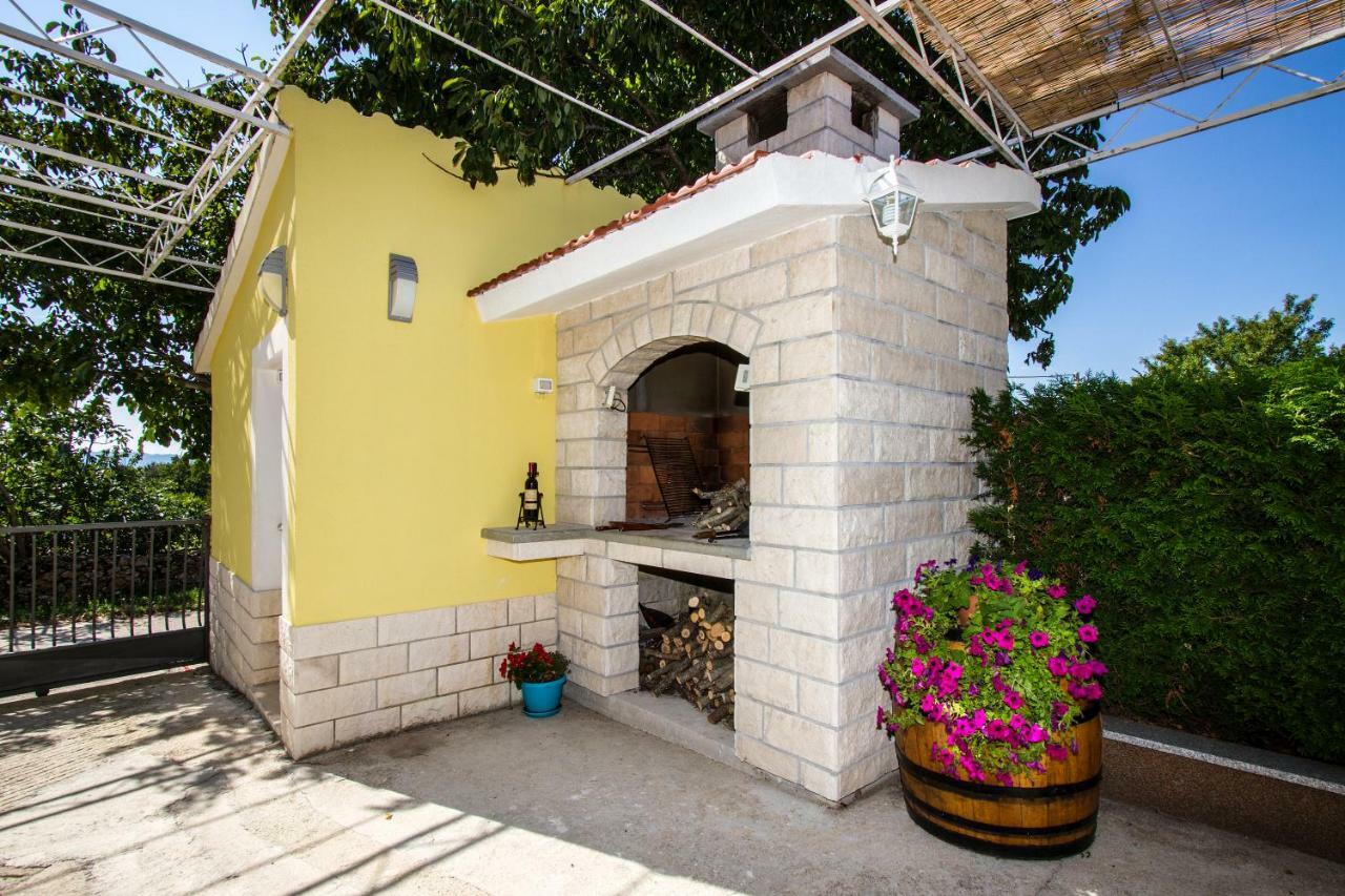 Holiday Residence Maja Katuni Exterior photo