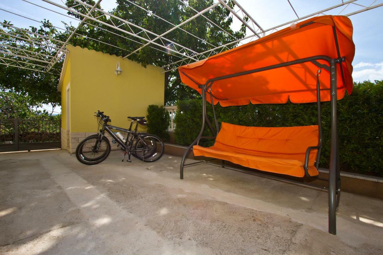 Holiday Residence Maja Katuni Exterior photo